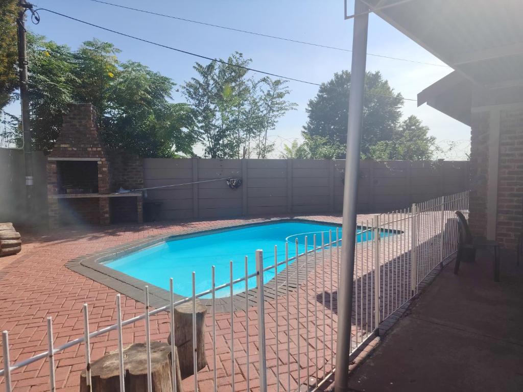 Swimming pool and braai area at Zea85 B&B