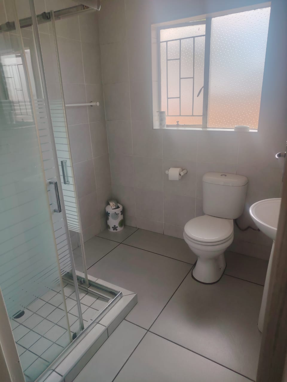 Private bathroom with shower and toilet at Zea85 B&B